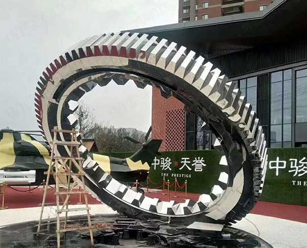 為什么越來越多的地方選擇定做景觀不銹鋼雕塑？